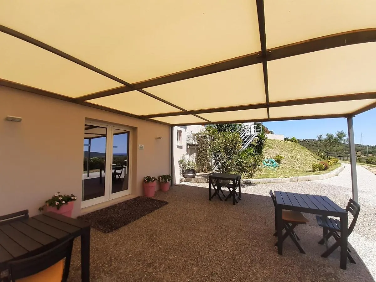 לינה וארוחת בוקר סאן תאודורו Sole E Sale 2 0*,  איטליה
